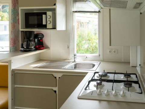 Mobilhome 6 personnes - Homeflower Premium 31m² - 3 chambres + terrasse semi-couverte + lave-vaisselle + TV 6 pers