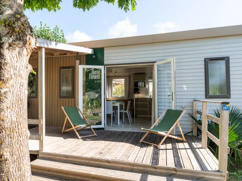 Mobilhome 6 personnes - Homeflower Premium 31m² - 3 chambres + terrasse semi-couverte + lave-vaisselle + TV 6 pers