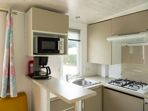 Mobilhome 6 personnes - Homeflower Premium 31m² - 3 chambres + terrasse semi-couverte + lave-vaisselle + TV 6 pers