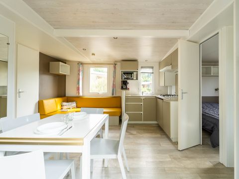 Mobilhome 6 personnes - Homeflower Premium 31m² - 3 chambres + terrasse semi-couverte + lave-vaisselle + TV 6 pers