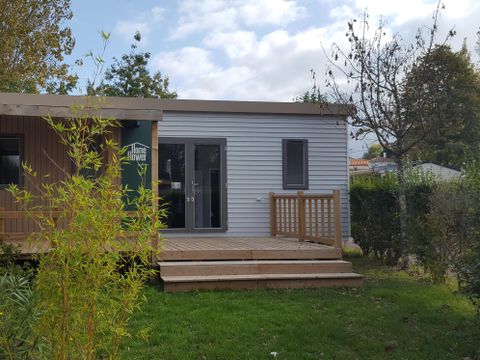 MOBILHOME 6 personnes - Homeflower Premium 31m² - 3 chambres + terrasse semi-couverte + lave-vaisselle + TV 6 pers