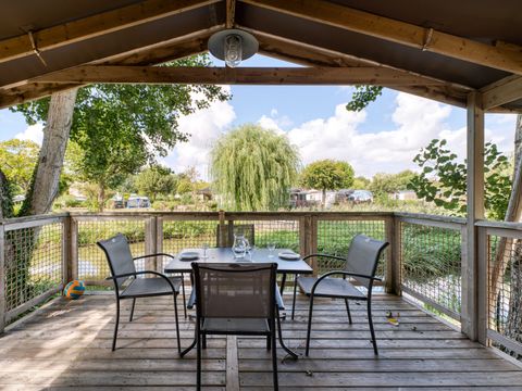 Lodge 5 personnes - Sweetflower Lodge Premium 32m² - 2 chambres + terrasse couverte +TV 4/5 pers