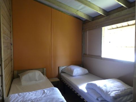 LODGE 5 personnes - SWEETFLOWER PREMIUM Lodge sur pilotis en bois et canvas, 2 chambres