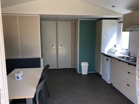 MOBILHOME 4 personnes - Mobil Home Premium 25m² - 2 chambres + terrasse couverte + TV + Lave-vaisselle 2/4 pers