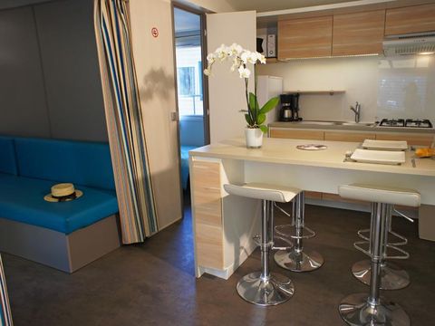 MOBILHOME 6 personnes - Mobil-Home LAVANDE Confort 29m² (2 chambres) - terrasse couverte 16m² - TV + Climatisation 4/6 pers