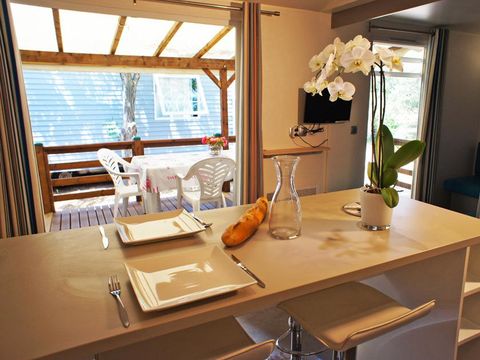 MOBILHOME 6 personnes - Mobil-Home LAVANDE Confort 29m² (2 chambres) - terrasse couverte 16m² - TV + Climatisation 4/6 pers