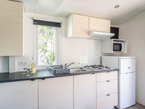 MOBILHOME 4 personnes - Mobil-Home ROMARIN Confort 32m² (2 chambres)+ - terrasse couverte 8 m² - TV + Climatisation 1/5 pers