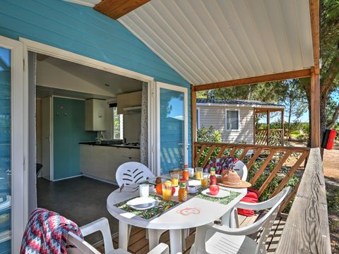 MOBILHOME 4 personnes - Mobil-Home ROMARIN Confort 32m² (2 chambres)+ - terrasse couverte 8 m² - TV + Climatisation 1/5 pers