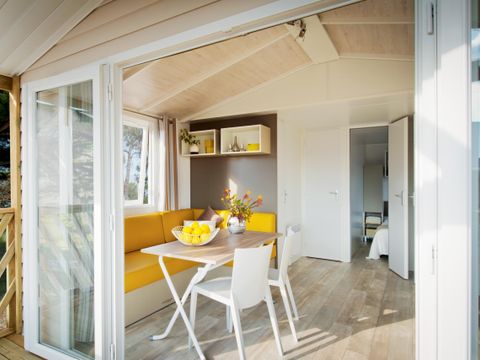MOBILHOME 4 personnes - Mobil-Home ROMARIN Confort 32m² (2 chambres)+ - terrasse couverte 8 m² - TV + Climatisation 1/5 pers