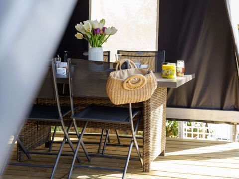 TENTE TOILE ET BOIS 4 personnes - Ecrin Cocoon Insolite 16m² (sans sanitaires) 2 chambres + Terrasse couverte 14 m²+ TV + Coin Cuisine 4 pers