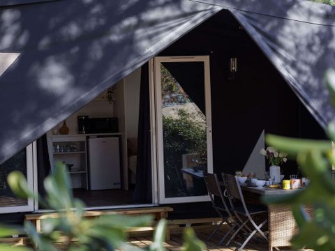 TENTE TOILE ET BOIS 4 personnes - Ecrin Cocoon Insolite 16m² (sans sanitaires) 2 chambres + Terrasse couverte 14 m²+ TV + Coin Cuisine 4 pers