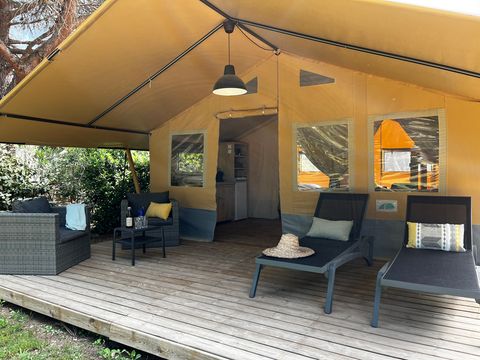 TENTE TOILE ET BOIS 5 personnes - Safari Lodge 37 m2 (sans sanitaires), 2 Chambres, terrasse couverte 1/5 pers