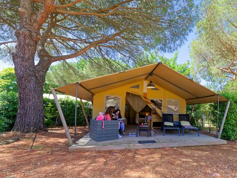 TENTE TOILE ET BOIS 5 personnes - Safari Lodge 37 m2 (sans sanitaires), 2 Chambres, terrasse couverte 1/5 pers