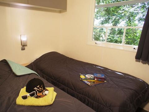 MOBILHOME 4 personnes - Mobil-Home OLIVIER Confort 29m² (2 chambres) - terrasse 9 m²+ TV + Climatisation 4 pers