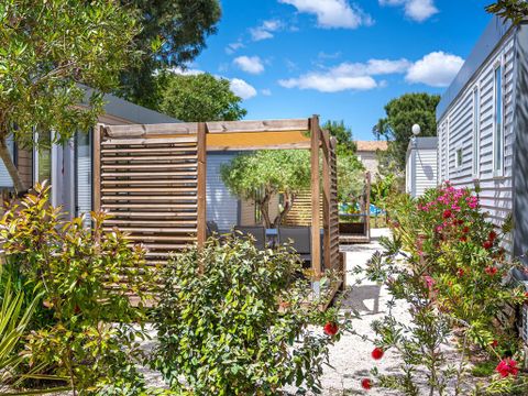 Flower Camping Le Mas de Mourgues - Camping Gard