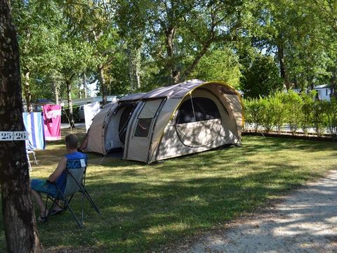 Emplacement - Emplacement Nature : véhicule + tente ou caravane ou camping-car