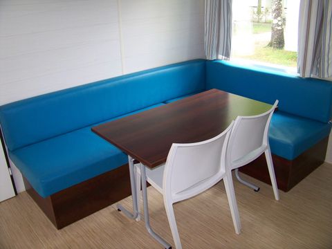 MOBILHOME 5 personnes - LOFT avec Terrasse couverte et climatisation (4 adultes maxi) - 2 Chambres.