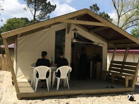 TENTE TOILE ET BOIS 4 personnes - Confort 3 Pièces 4 Personnes Sans Sanitaires