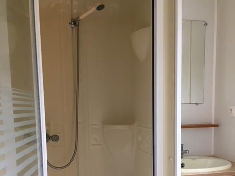 MOBILHOME 5 personnes - OPHEA 28m² + terrasse (5ème personne sur banquette, ne se déplie pas)