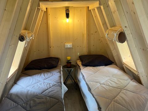 HÉBERGEMENT INSOLITE 2 personnes - Cabadienne - Tente bois 6 m²