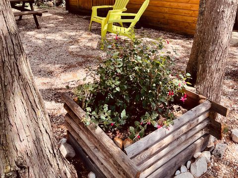 CHALET 5 personnes - Cabanon provençal sans sanitaires (2 chambres/cuisine équipée)