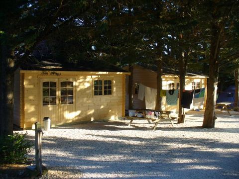 CHALET 5 personnes - Cabanon provençal sans sanitaires (2 chambres/cuisine équipée)