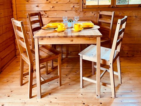 CHALET 5 personnes - Cabanon provençal sans sanitaires (2 chambres/cuisine équipée)