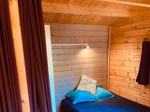 CHALET 5 personnes - Cabanon provençal sans sanitaires (2 chambres/cuisine équipée)