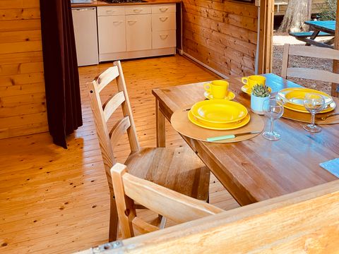 CHALET 5 personnes - Cabanon provençal sans sanitaires (2 chambres/cuisine équipée)