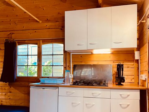 CHALET 5 personnes - Cabanon provençal sans sanitaires (2 chambres/cuisine équipée)