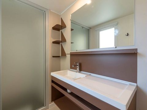MOBILHOME 6 personnes - Premium | 3 Ch. | 6 Pers. | Terrasse surélevée | 1 SDB | Clim.