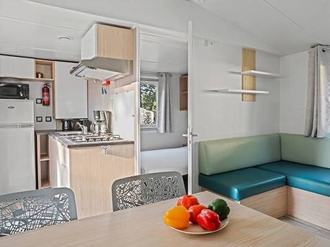 MOBILHOME 6 personnes - Comfort | 2 Ch. | 4/6 Pers. | Terrasse surélevée | 1 SDB | Clim. | TV
