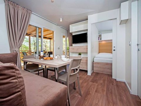 MOBILHOME 6 personnes - Mobil-home | Comfort | 2 Ch. | 4/6 Pers. | Terrasse surélevée | 2 SDB | Clim. | TV