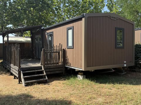 MOBILHOME 4 personnes - Cottage Premium 32m² (2ch) + Terrasse couverte + clim + LV + TV + linge de maison 4 pers