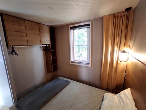 MOBILHOME 4 personnes - Premium 30m² (2ch) dont 8m² terrasse intégrée + terrasse couverte + Clim + TV + LV
