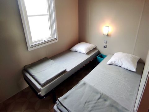 MOBILHOME 4 personnes - Premium 30m² (2ch) dont 8m² terrasse intégrée + terrasse couverte + Clim + TV + LV
