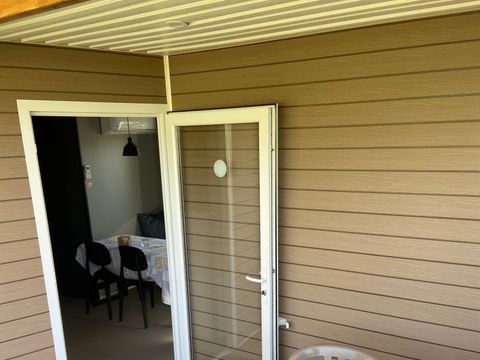 MOBILHOME 4 personnes - Loggia Confort 2 chambres terrasse intégrée + climatisation + TV