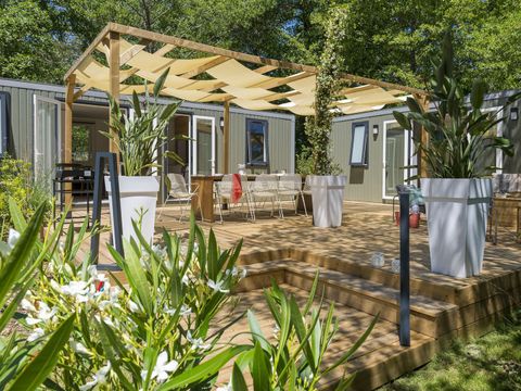 MOBILHOME 10 personnes - COTTAGE FRIENDS 10p 5ch ****