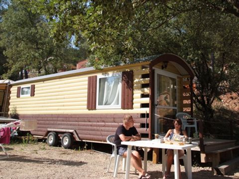 HÉBERGEMENT INSOLITE 4 personnes - Roulotte Confort 17 m² 1 chambre - Avec sanitaire + Tonnelle extérieure - sans clim 1/4 pers