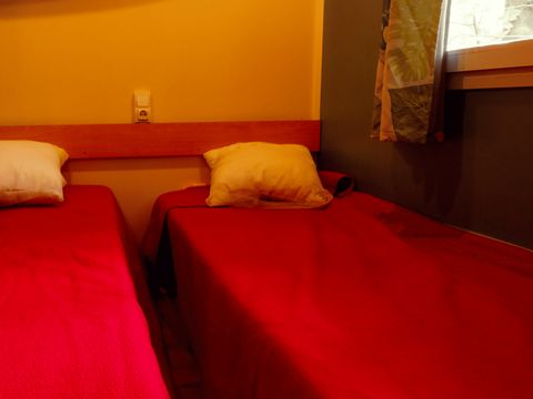 MOBILHOME 6 personnes - MOBIL-HOME STANDARD IDÉAL SANS CLIMATISATION 2 chambres, 25m²