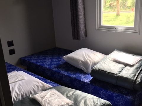 MOBILHOME 4 personnes -  Mobil-home confort 24 m2 (2 ch-4 pers) + TV + terrasse 4 pers