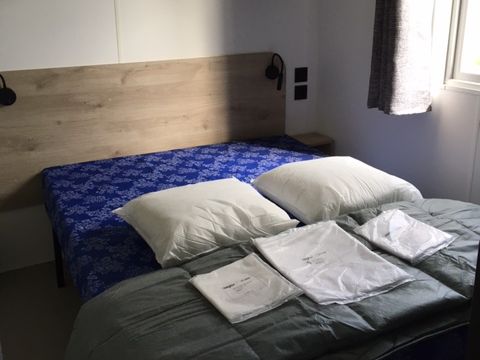 MOBILHOME 4 personnes -  Mobil-home confort 24 m2 (2 ch-4 pers) + TV + terrasse 4 pers