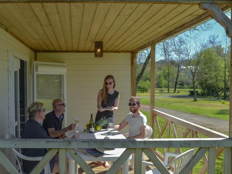 CHALET 4 personnes - Chalet confort 30 m² (2 ch-4 pers) + TV + terrasse couverte