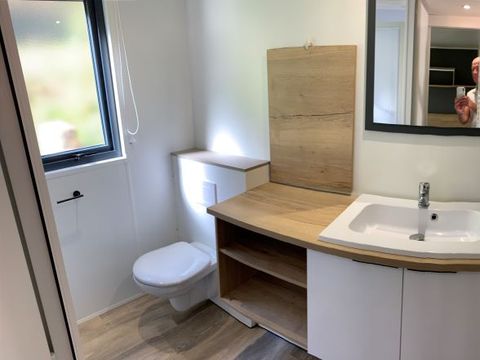 MOBILHOME 6 personnes - exclusif, climatisé, wifi, 3 chambres, 2 salles de bain, 6 personnes.