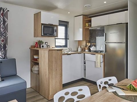 MOBILHOME 6 personnes - exclusif, climatisation, wifi, 3 chambres, 2 salles de bain, 6 personnes dans village western