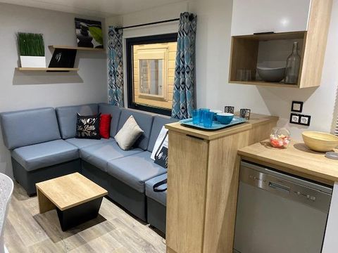 MOBILHOME 6 personnes - exclusif, climatisation, wifi, 3 chambres, 2 salles de bain, 6 personnes dans village western