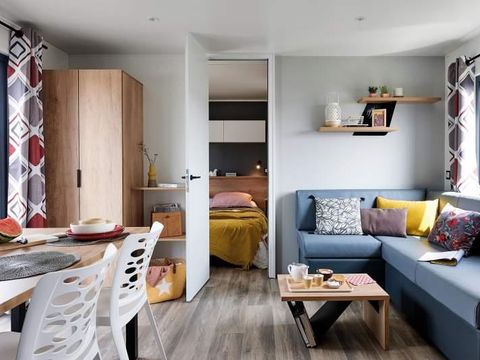 MOBILHOME 6 personnes - exclusif, climatisation, wifi, 3 chambres, 2 salles de bain, 6 personnes dans village western