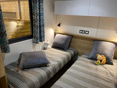 MOBILHOME 4 personnes -  Premium, 2 chambres, 2 salles d'eau, Climatisation, wifi, dans village western