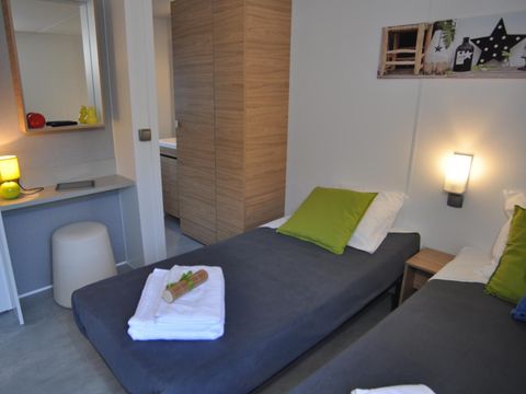 MOBILHOME 4 personnes - Premium 2 chambres, climatisation, 2 cabanes trappeur