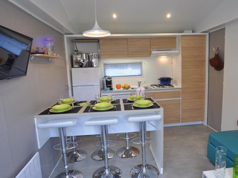 MOBILHOME 4 personnes - Premium 2 chambres, climatisation, 2 cabanes trappeur